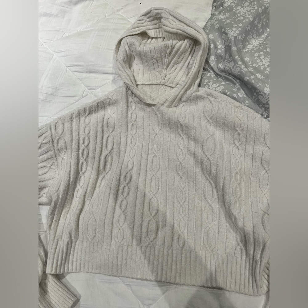 ALO Yoga Cream Cable Knit Sweater medium